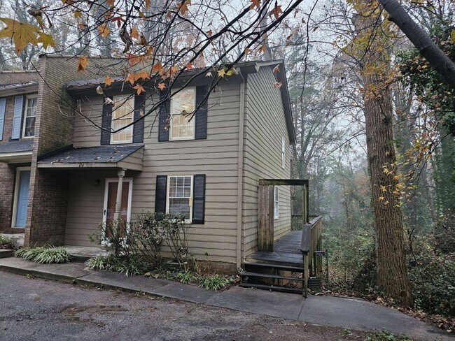 Foto del edificio - CHARMING 2 BEDROOM TOWNHOME-1/2 MILE FROM ...