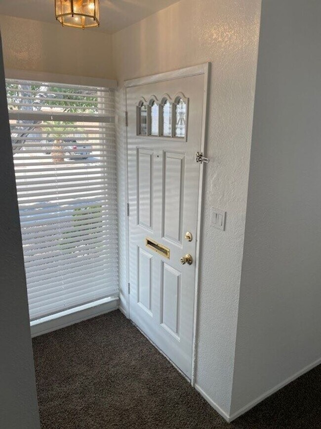 Building Photo - 5129 Sugarfoot Ave ! 3 Bed / 2 Bath !