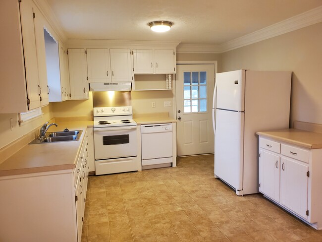 KITCHEN - 4512 Baywood Ave