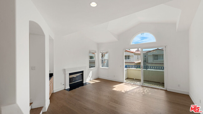 Building Photo - 6461 Zuma View Pl