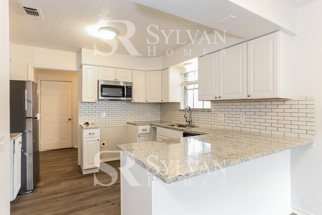 Foto del edificio - Feel welcome and comfortable in this spacious 3BR 2.5BA