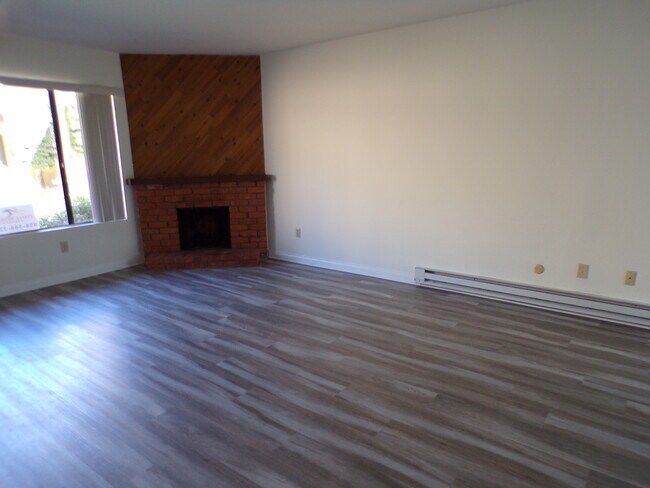 Foto del edificio - 10249 Black Mountain Rd