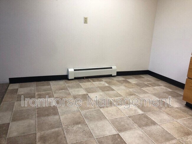 Foto del edificio - 805 W Villard St