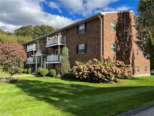 Foto del edificio - 395 Mendon Rd