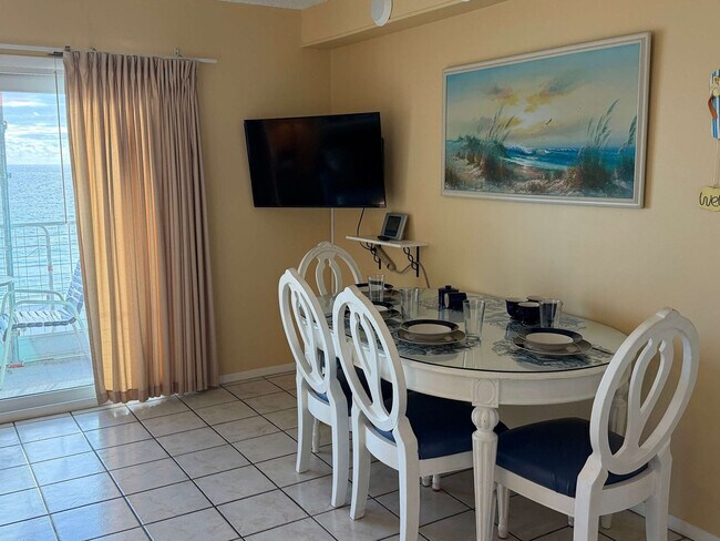 Building Photo - 8743 Thomas Dr