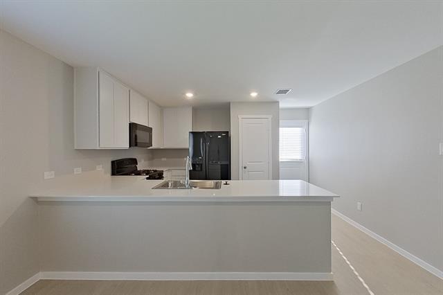 Foto del edificio - 911 Ponderosa Ln