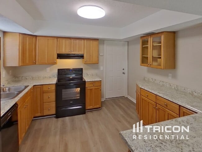 Building Photo - 615 Forest Hills Dr