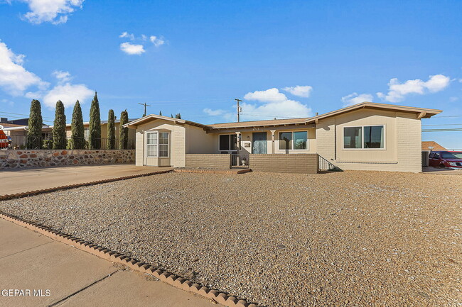 Building Photo - 4713 Sun Valley Dr