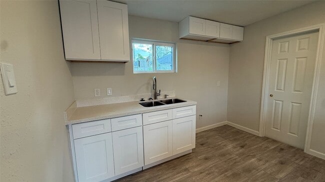 Photo - 7010 Brownsville St Apartment