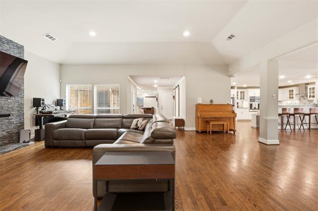 Foto del edificio - 6302 Warm Mist Ln