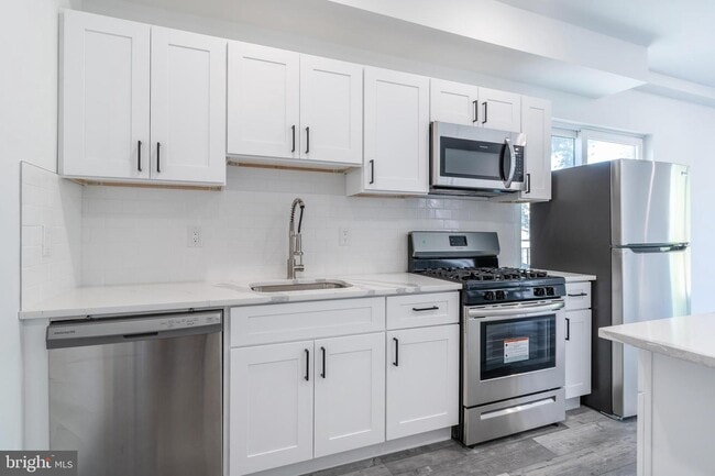 Building Photo - 817 N 42nd St