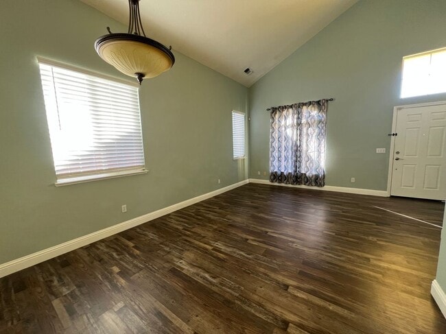 Foto del edificio - 4216 Heritage Ct