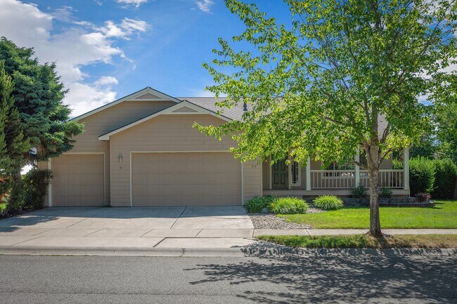 Building Photo - 4 bed 3 bath  Coeur d'Alene Place (new flo...