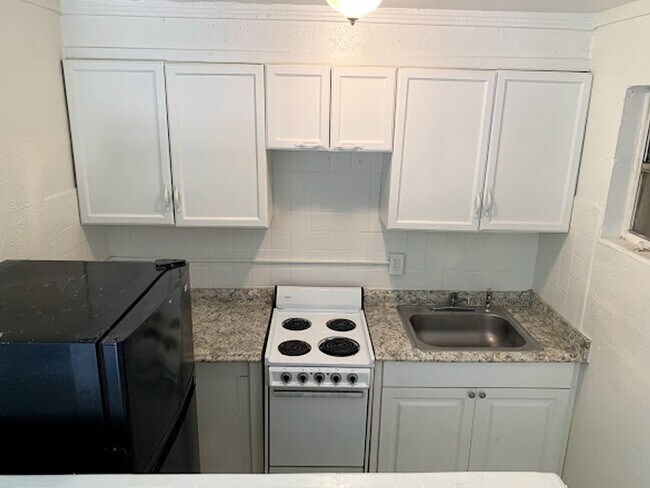 Foto del edificio - 422 Henry Butts Dr