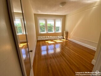 Building Photo - 51 Linden St