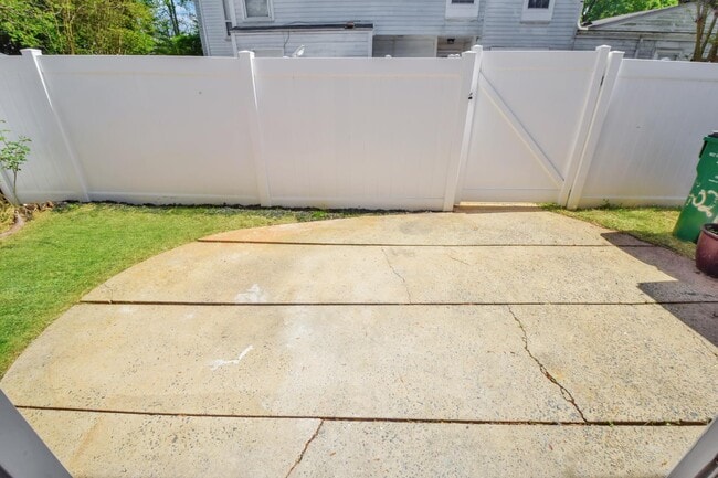 Building Photo - 7021 Stonington Ln