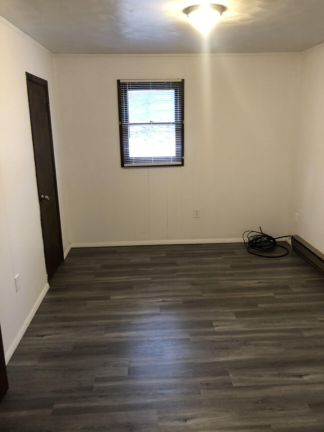 Building Photo - Brooke apartments unit 1