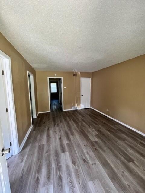 Building Photo - Cute Duplex For Rent!