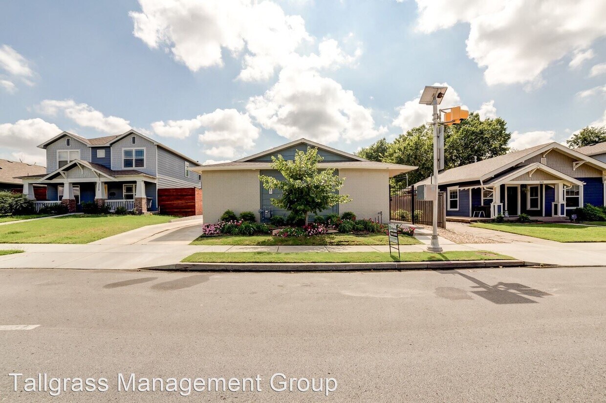 Foto principal - 2536 E 6th St