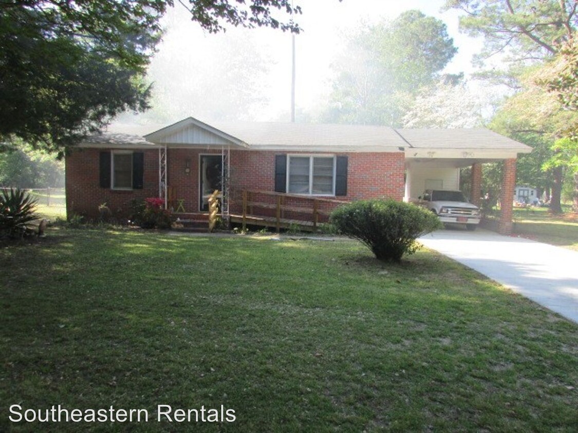 3 br, 1 bath House 1706 Pinewood Rd House Rental in Sumter, SC