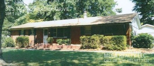 Primary Photo - 315 Meadowbrook Dr