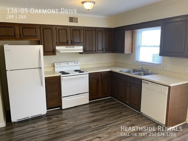 Foto del edificio - 136 Oakmont Dr