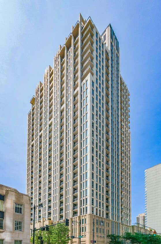 Foto principal - 1250 S Michigan Ave