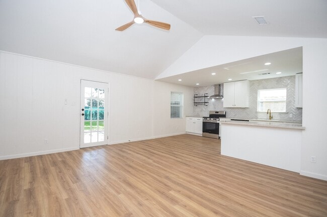 Building Photo - 10442 Norton Dr