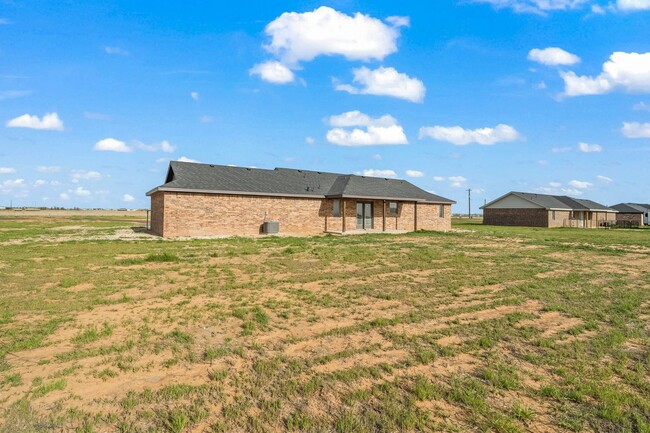 Building Photo - Country Living In Idalou ISD!