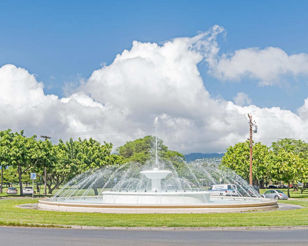 Fountain directly in front of building - 2947 Kalakaua Ave