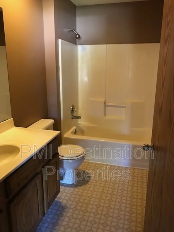 85608580 Kill Creek Rd, De Soto, KS 66018 Condo for Rent in De Soto