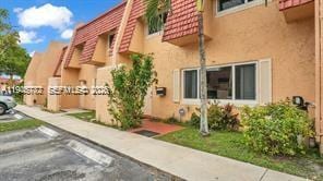 Building Photo - 6 Spinning Wheel Ln