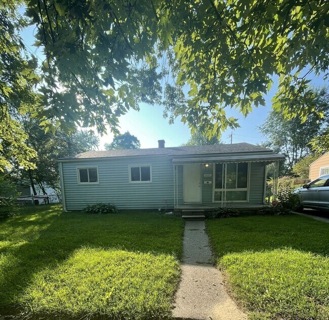 Building Photo - Three Bedroom for Rent!