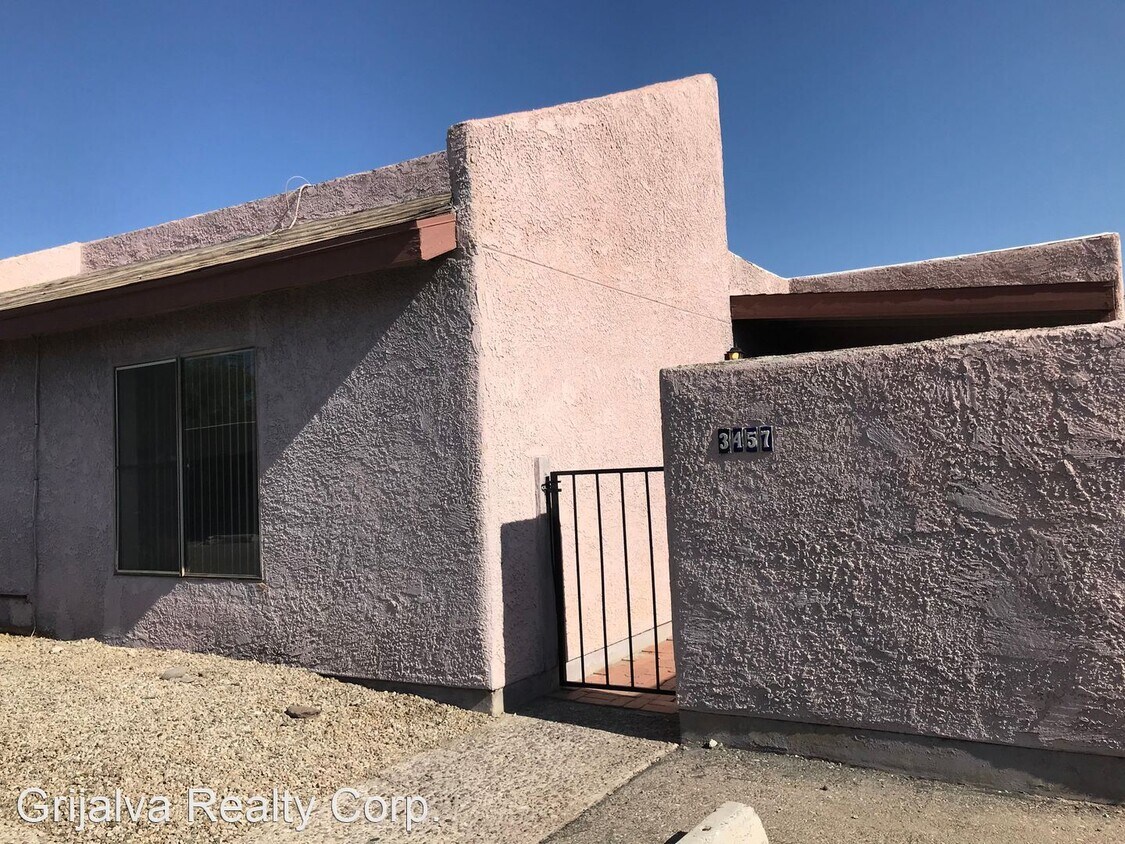Primary Photo - 3453 E Pima St