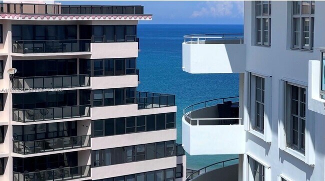 Foto del edificio - 5161 Collins Ave