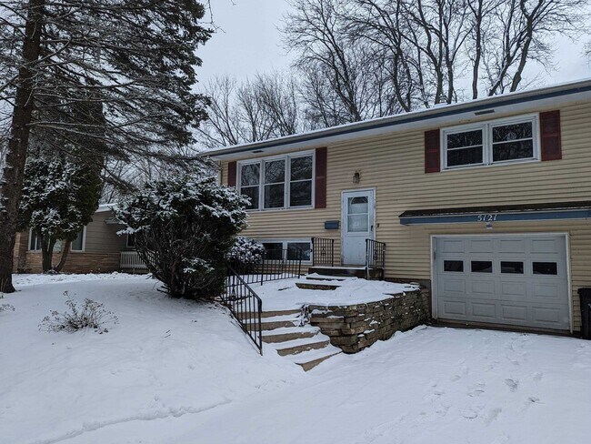 Building Photo - 5121 Manitowoc Pkwy