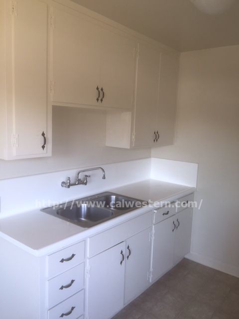 Building Photo - Upstairs unit ready for move in.