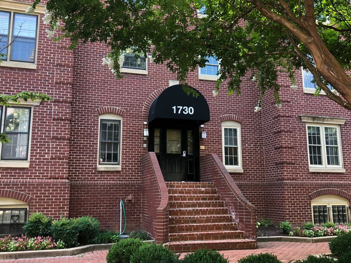 Primary Photo - 2 Bedroom 2 Bath duplex Condo in East DuPont