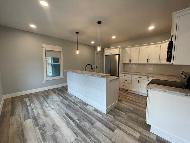 Building Photo - Beautiful One Bedroom in Cherry Hill - All Utilities Including WiFi are included!