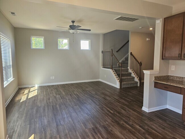 Foto del edificio - Like New- Immaculate 2-Story Home w/ 3 Bedroom 2.5 Bath with Loft Area.