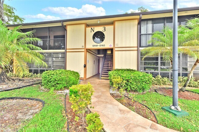 Building Photo - 10959 W Clairmont Cir