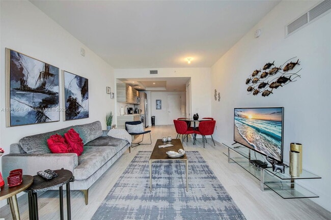 Foto del edificio - 121 NE 34th St