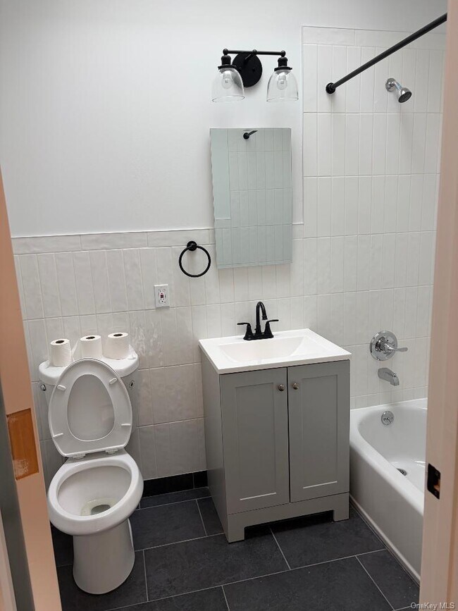 Foto del edificio - 687 Nepperhan Ave