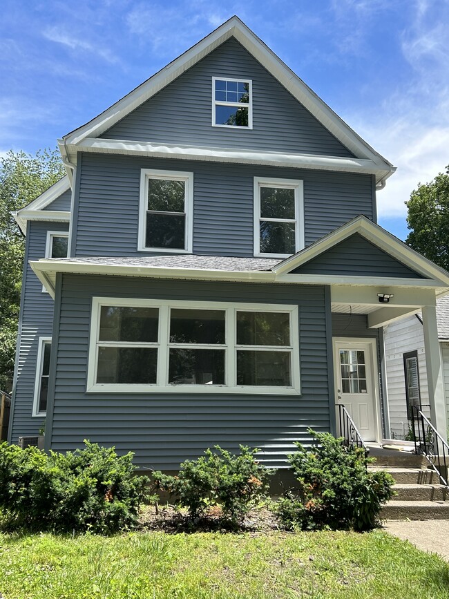Building Photo - 318 S State St