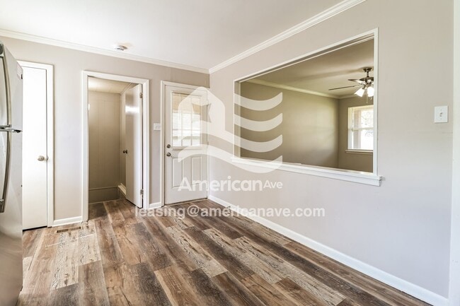 Building Photo - 501 Lindenhurst Dr