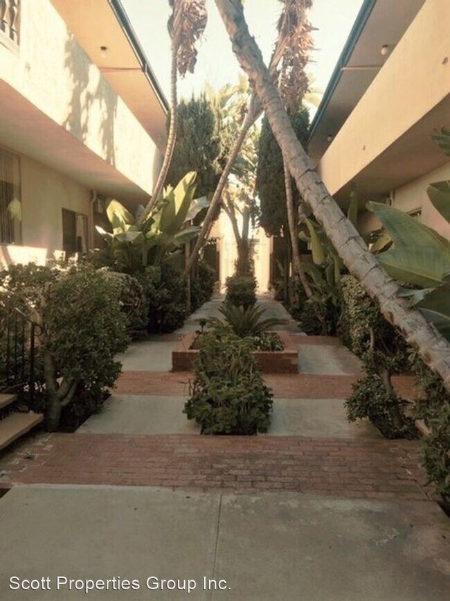 Foto del edificio - 11972-11978 Kiowa Ave