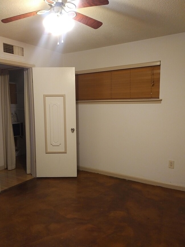 Building Photo - 4800 N Stanton St