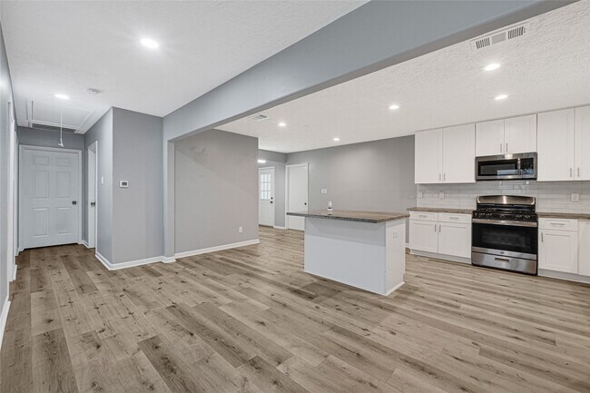 Building Photo - 2131 Counter Point Dr