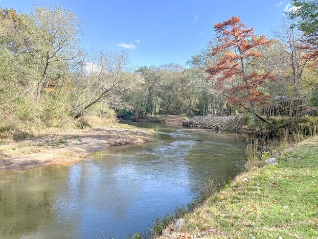 Building Photo - 56 Big Eddy Trl