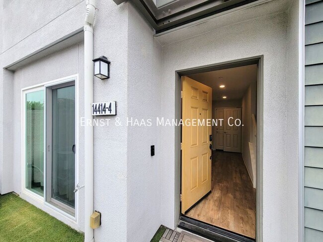 Foto del edificio - 14414 Strawberry Ln